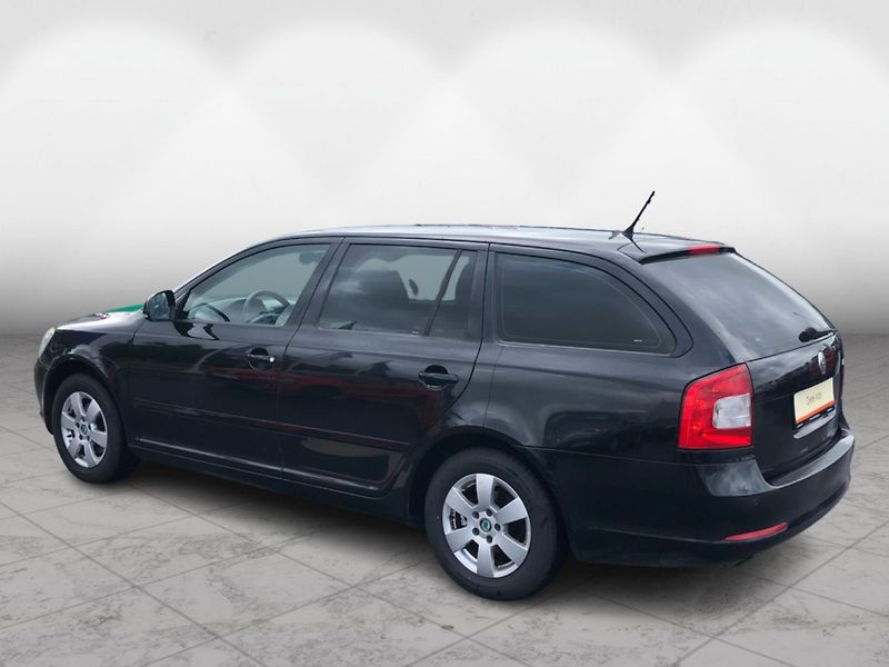 Škoda Octavia Combi 1.6 TDi Elegance - fotka 7 z 28