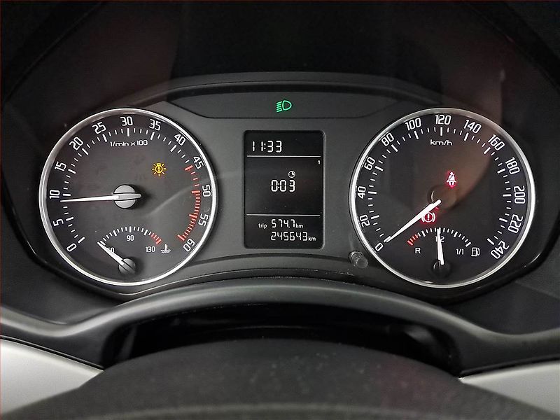Škoda Octavia (2009) Ambiente 1.9 TDI DPF, Tempomat - fotka 11 z 18