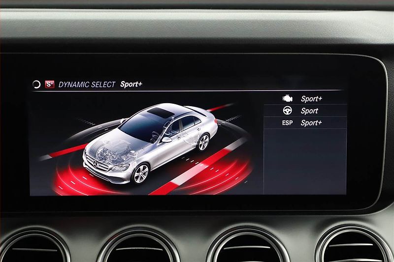Mercedes-Benz Třídy E (2021) E 220 d - fotka 15 z 26
