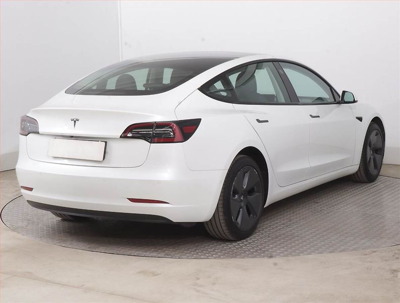 Tesla Model 3 (2022) Standard Range LFP, SoH 92% - fotka 5 z 20