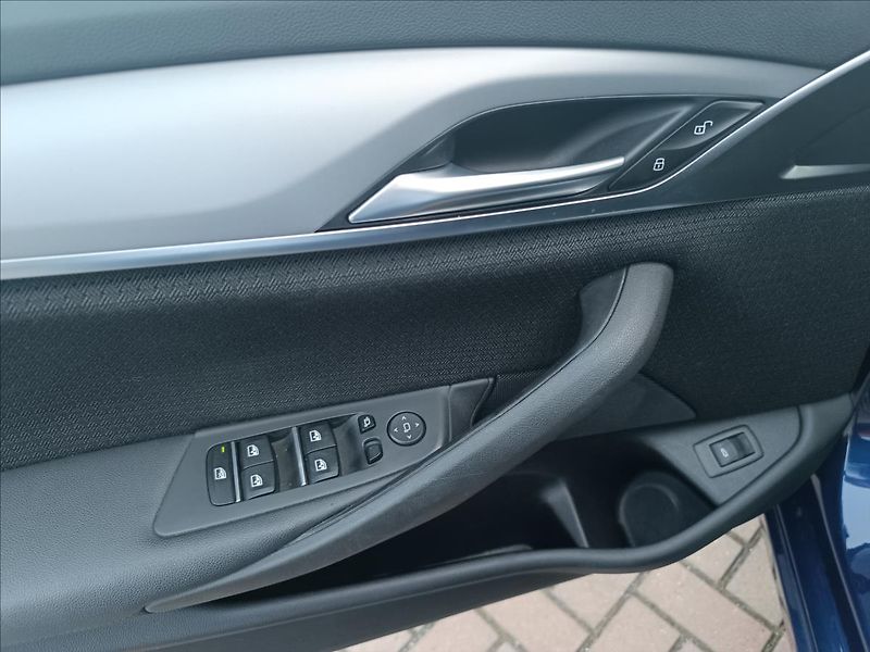 BMW Řada 5 2,0 520d Xdrive Touring - fotka 13 z 20