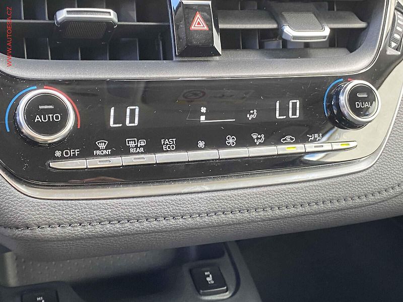 Toyota Corolla (2023) 1.5i, 1.maj,ČR, servis.kniha - fotka 16 z 20