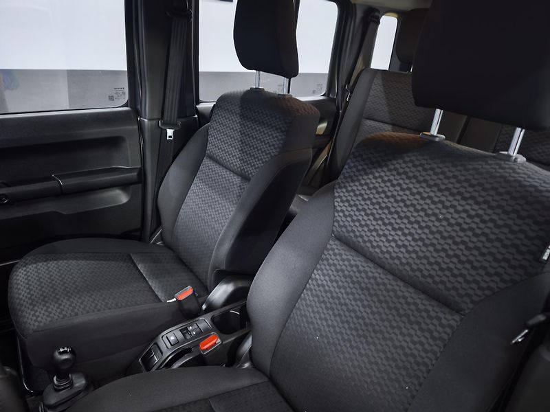 Suzuki Jimny (2025) 1.5 GLX AUTOMAT, 4X4 LONG - fotka 22 z 28
