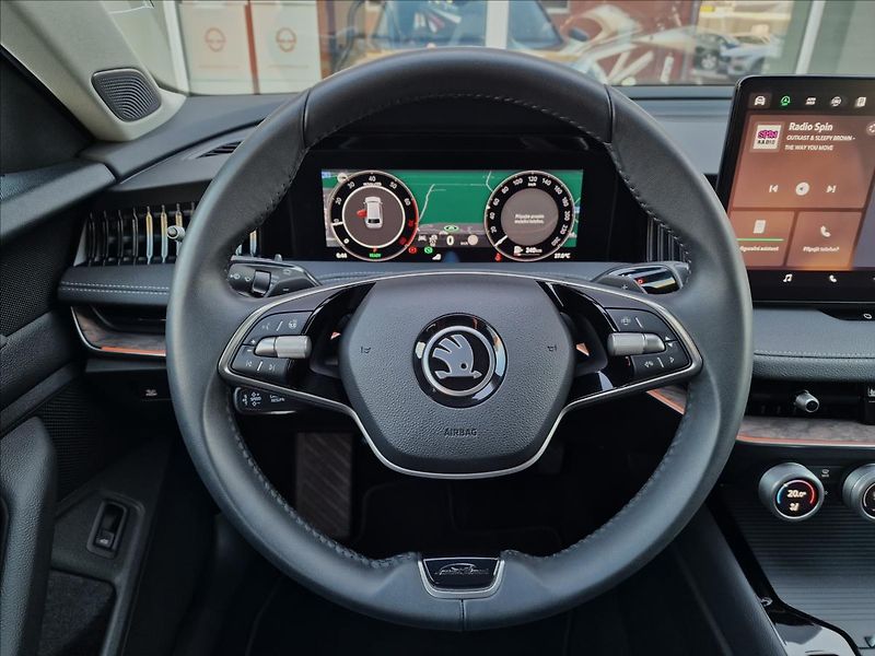 Škoda Superb 1.5 TSI DSG 110kW L&K Combi - fotka 21 z 50