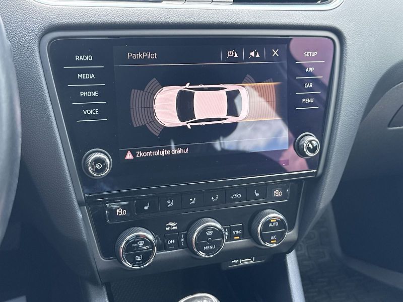 Škoda Octavia (2018) 1.6 TDI Style - fotka 18 z 31