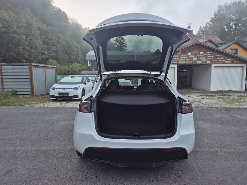 Tesla Model Y RWD 220kw TZ SOH 93,1 % - fotka 14 z 50