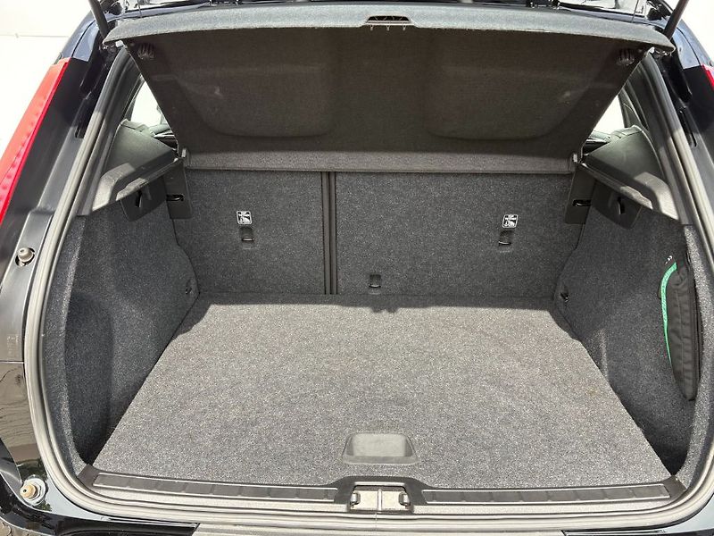Volvo XC40 Momentum core T2 95kW - fotka 11 z 23