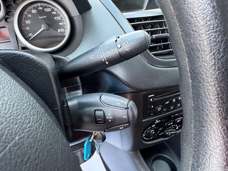 Peugeot 206 (2009) JUNIOR 1.1 - fotka 21 z 30