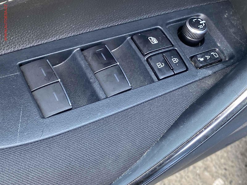Toyota Corolla (2021) 1.8, Business, AT, LED - fotka 11 z 18
