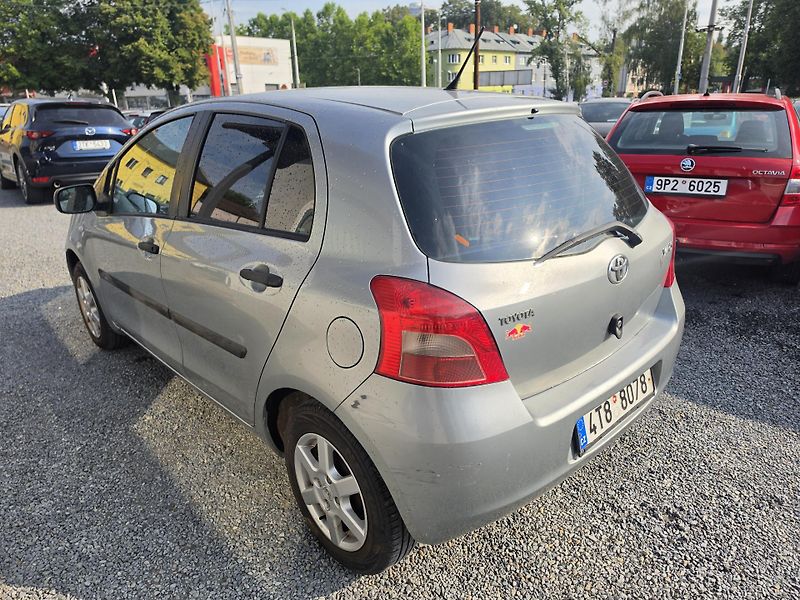 Toyota Yaris 1.0 VVTi klimatizace  - fotka 3 z 20