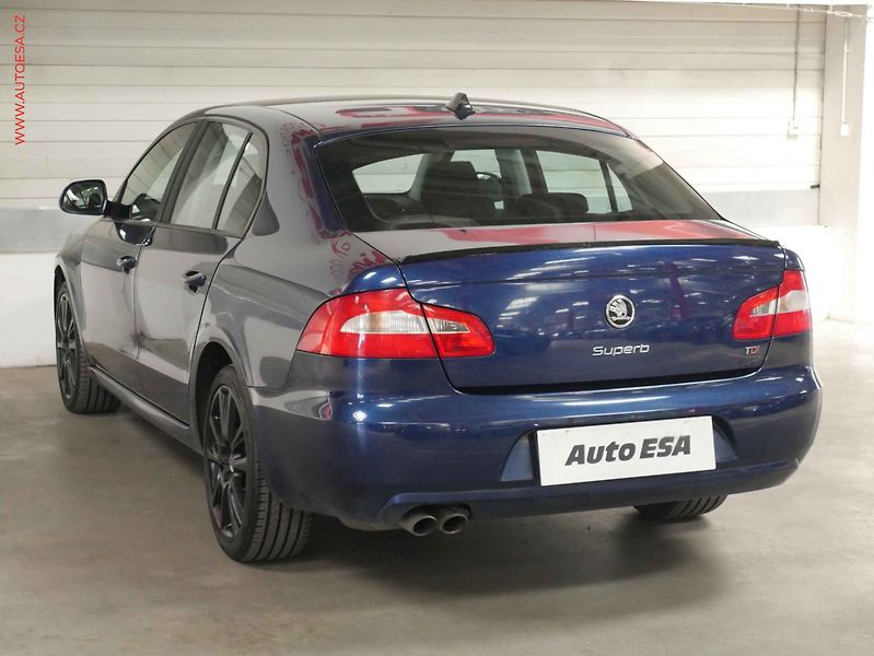 Škoda Superb (2011) 2.0 TDi, AC, STK4/28 - fotka 4 z 15