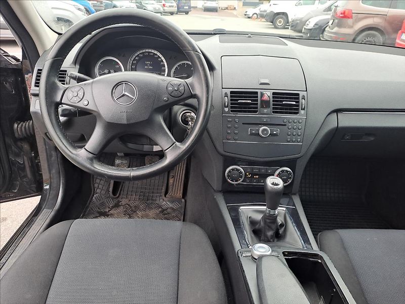 Mercedes-Benz Třídy C 200 CDI - fotka 9 z 15