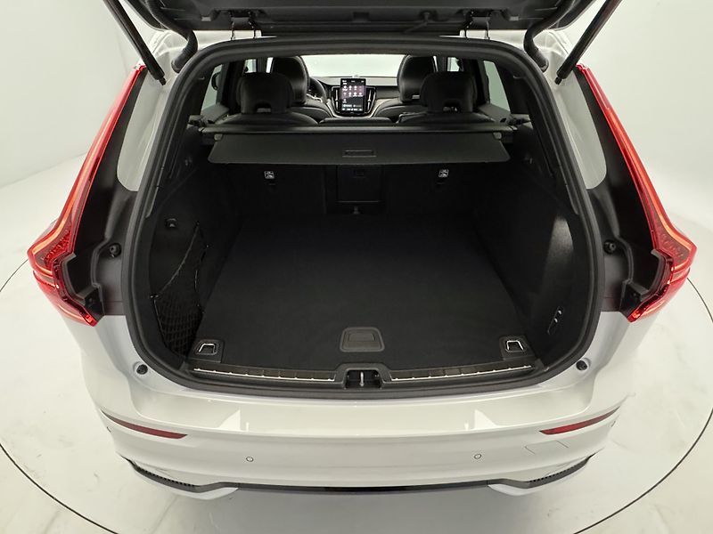 Volvo XC60 (2025) T8 AWD AUT ULTRA BLACK EDITON - fotka 5 z 23
