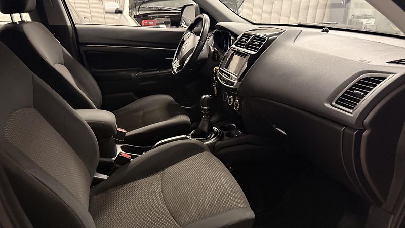 Mitsubishi ASX (2016) 1.6Di-D, ČR,4X4 - fotka 29 z 56