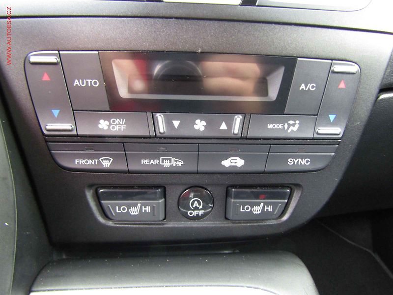 Honda Civic (2016) 1.4 i-VTEC, 2.maj, AC, kamera - fotka 13 z 20