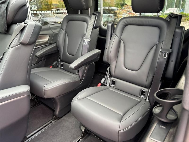 Mercedes-Benz Třídy V (2025) 2,0 300 d / Exclusive / L / 4M - fotka 6 z 11