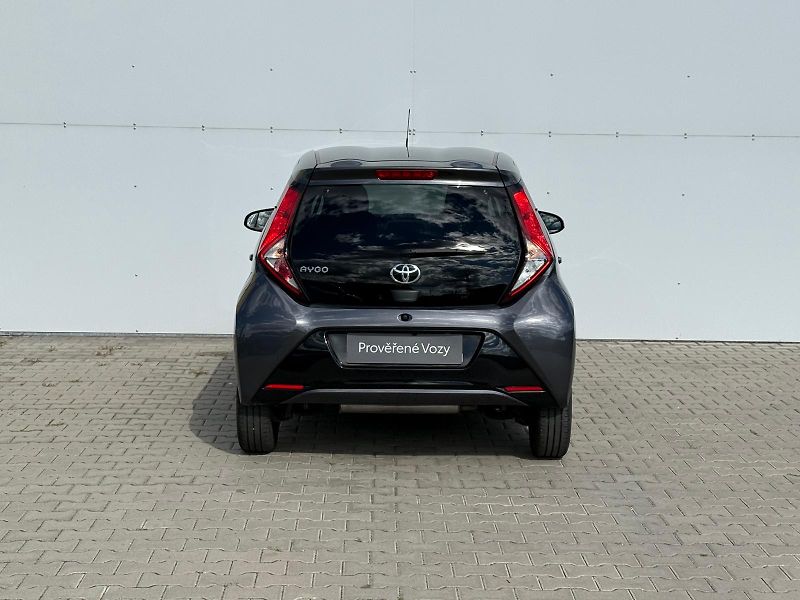 Toyota Aygo 1.0 VVT-i X-Play Style - fotka 9 z 27