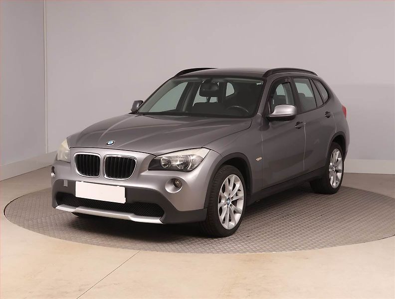 BMW X1 (2011) sDrive18d, Park. senzory - fotka 2 z 15