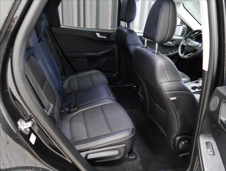 Ford Kuga 2,0 TDCI AUT 4x4 ČR 1 MAJITEL - fotka 11 z 26