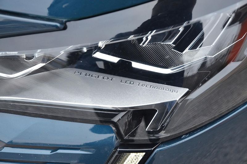 Peugeot 3008 (2023) 1.5 HDi 96kW AT8 Allure / LED - fotka 8 z 38