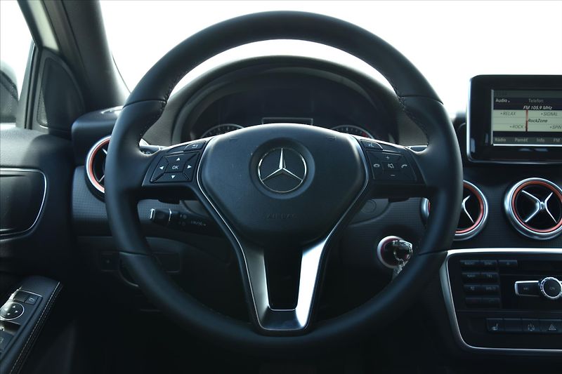 Mercedes-Benz Třídy A 180 CDI AUTOMAT AMG ČR - fotka 14 z 22