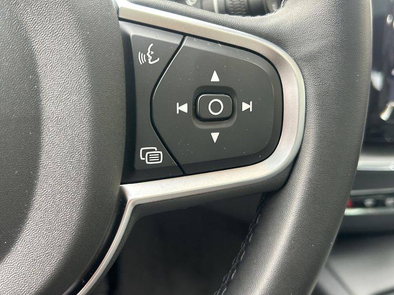 Volvo XC60 (2025) T6 RECHARGE PHEV 4WD ČR 1.maj  - fotka 40 z 46