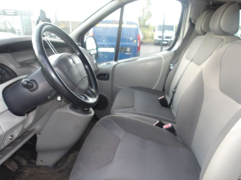 Opel Vivaro 2,0DCi 8 MÍST SERVISOVANÉ !!! - fotka 15 z 30