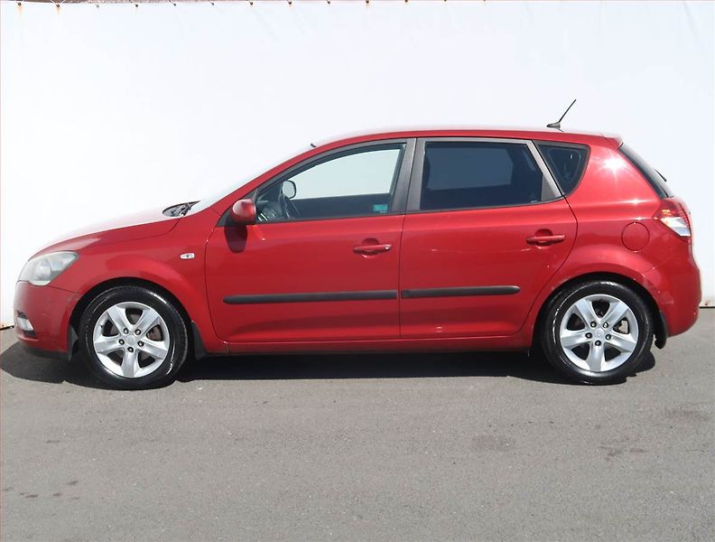 Kia Ceed (2011) 1.4 CVVT, ČR,1.maj, Serv.kniha - fotka 3 z 17