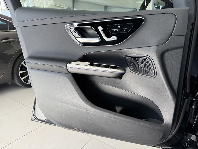 Mercedes-Benz GLC 300d 4MATIC*198kW*AMG*Tažné - fotka 29 z 38
