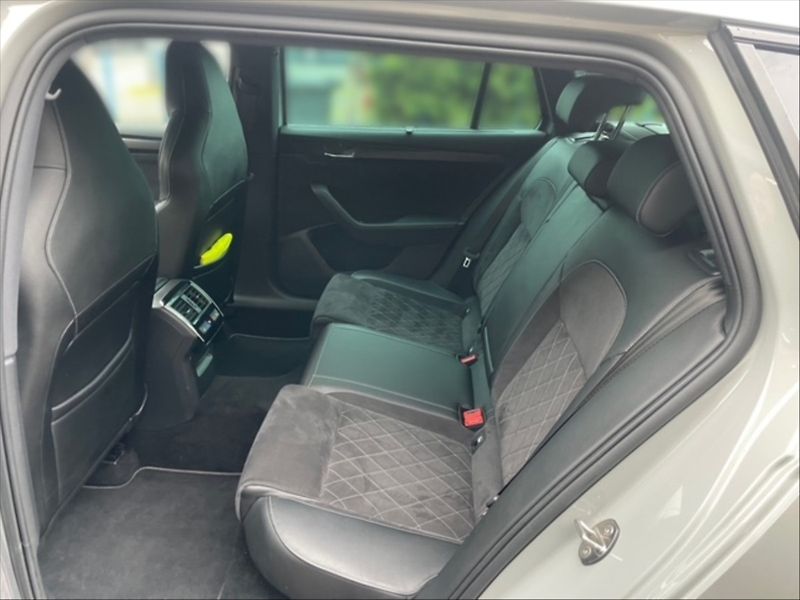 Škoda Superb 2,0 TDI Sportline DSG - fotka 8 z 11