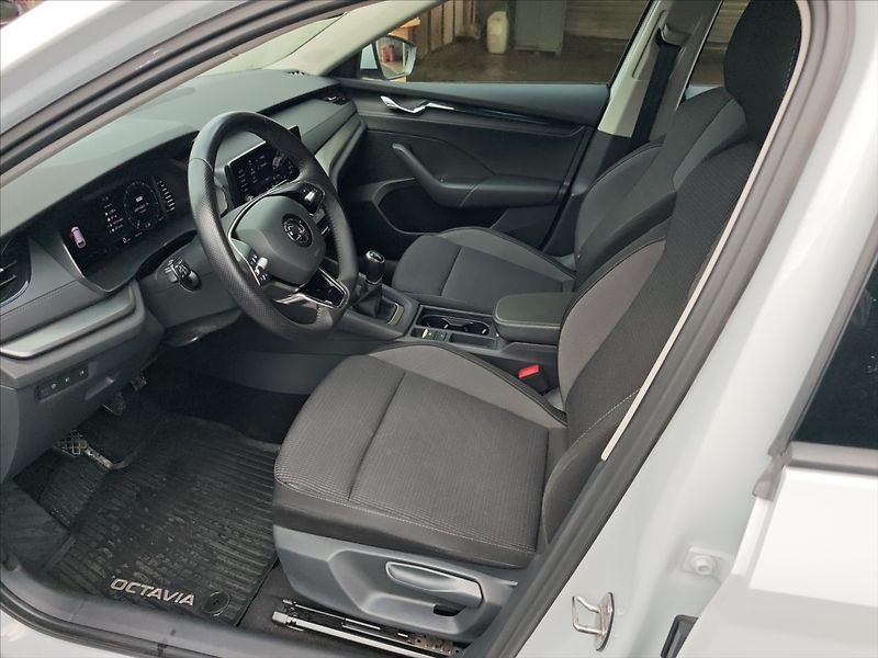 Škoda Octavia 2,0 TDI Ambition - fotka 7 z 11