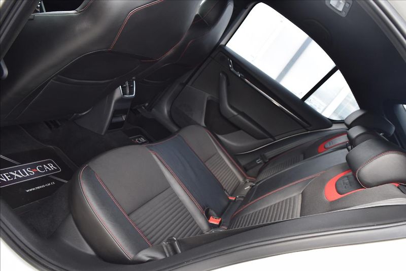 Škoda Octavia 2,0 TDI 135KW RS PO ROZVODECH - fotka 18 z 50