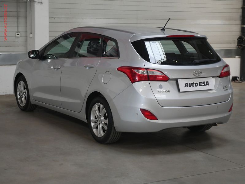 Hyundai i30 (2015) 1.6CRDi, ČR, autoAC - fotka 6 z 17
