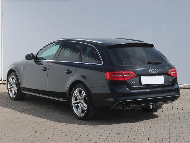 Audi A4 (2015) S-Line 2.0 TDI, Automat - fotka 4 z 16