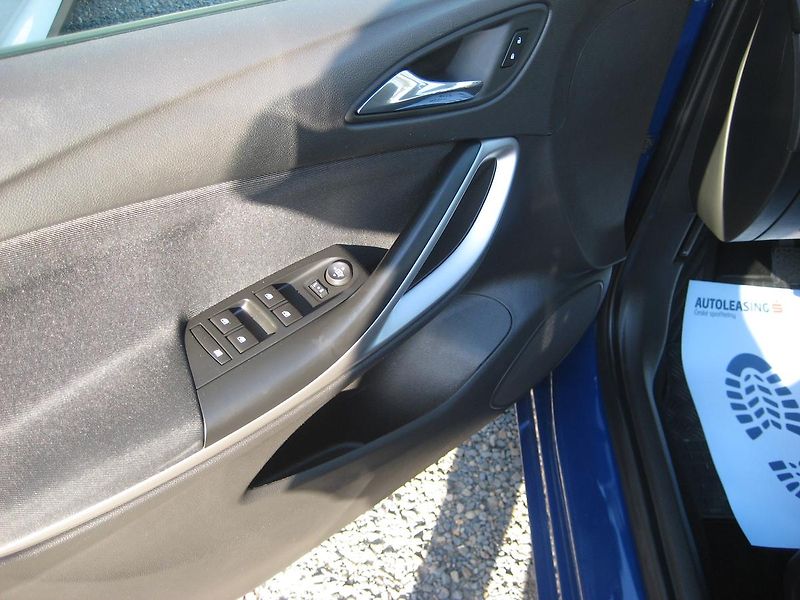 Opel Astra 1.6 CDTi ENJOY + ALU DPH ČR!!! - fotka 16 z 35