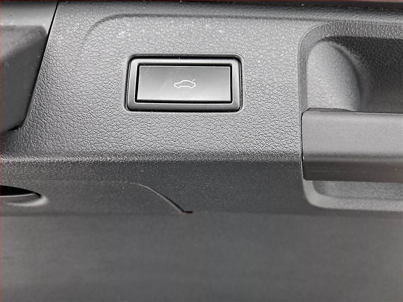 Volkswagen Passat (2018) 2.0 TDI, 4X4, Automat, Kůže - fotka 17 z 25