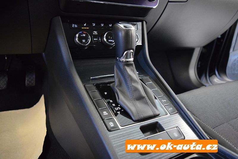 Škoda Superb 2.0 TDI STYLE MATRIX DSG    - fotka 42 z 66