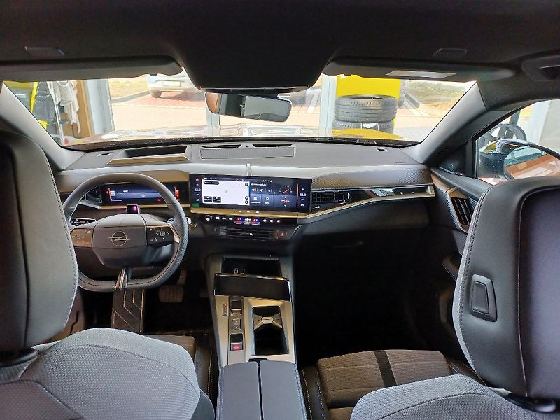 Opel Grandland (2026) Ultimate Hybrid 1,2T 145k AT - fotka 25 z 36