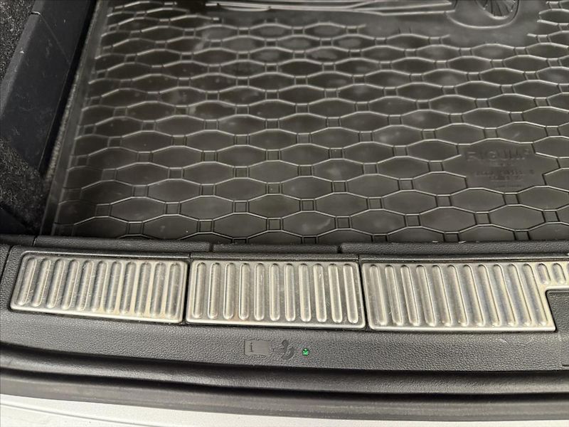 Škoda Superb 2,0 TDI ČR DSG NAVI CARPLAY - fotka 28 z 35