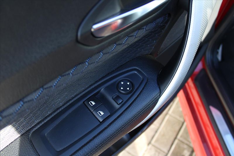 BMW Řada 2 M235i xDrive 240kW NAVI ČR - fotka 22 z 24