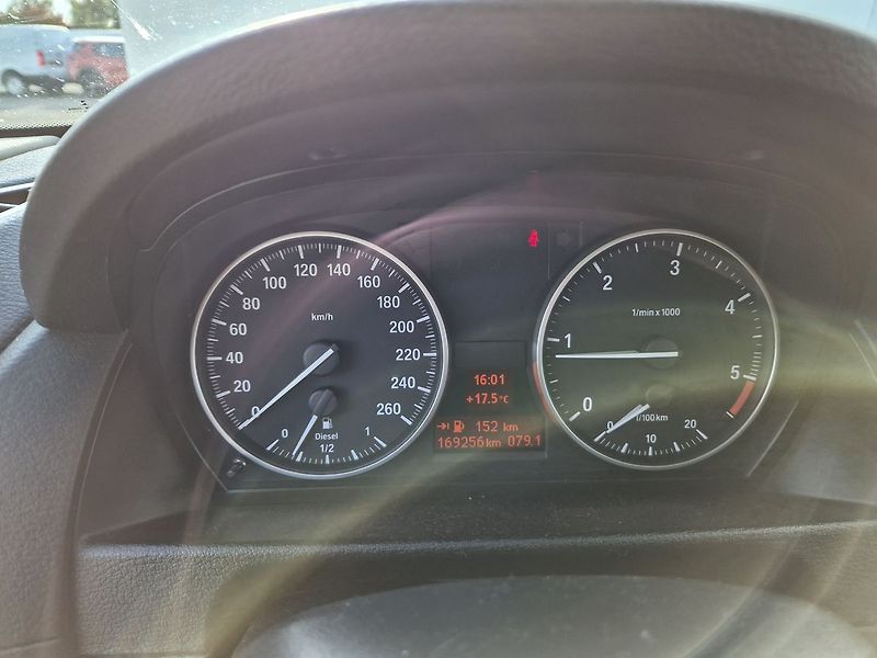 BMW X1 XDRIVE 18D - fotka 11 z 30