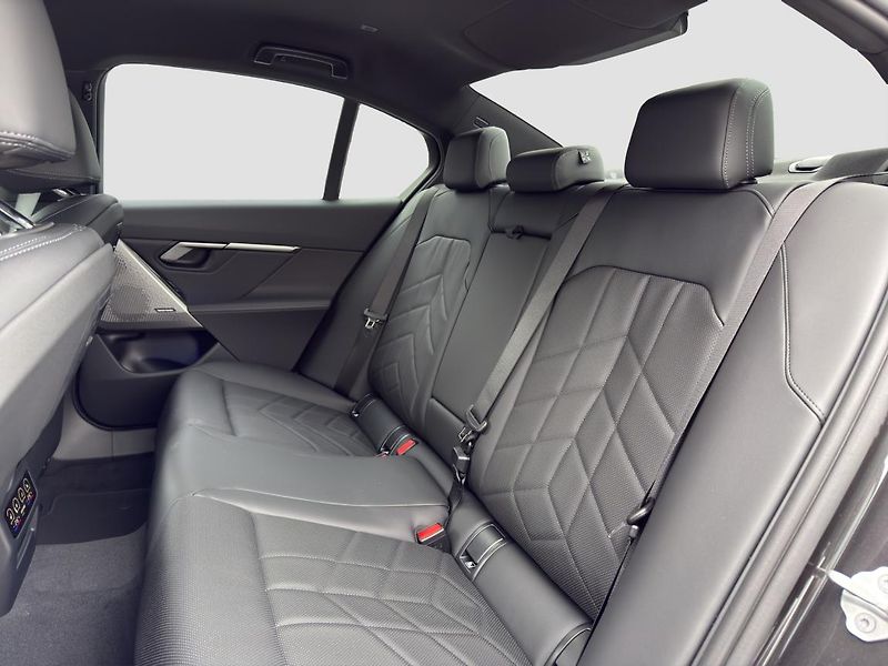 BMW Řada 5 540d xDrive Sedan - fotka 11 z 16