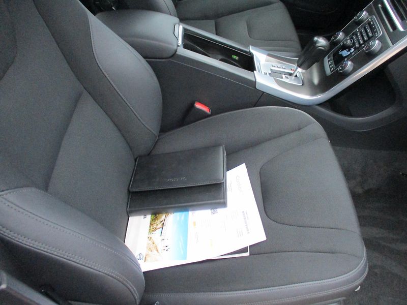 Volvo V60 (2011) combi 2,0 D  servis Volvo - fotka 5 z 13