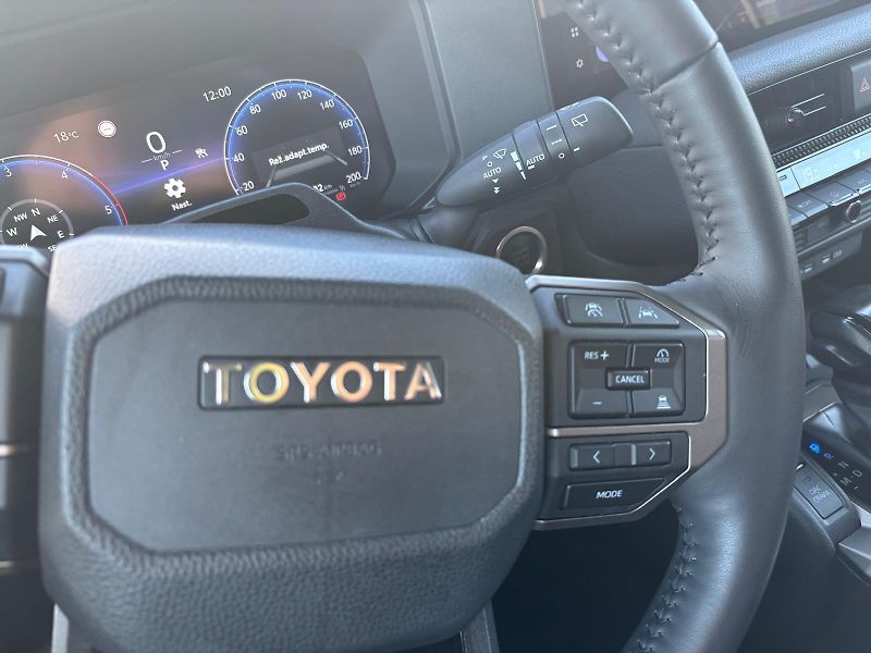 Toyota Land Cruiser 2.8 D-4D 6AT Invincible - fotka 18 z 30
