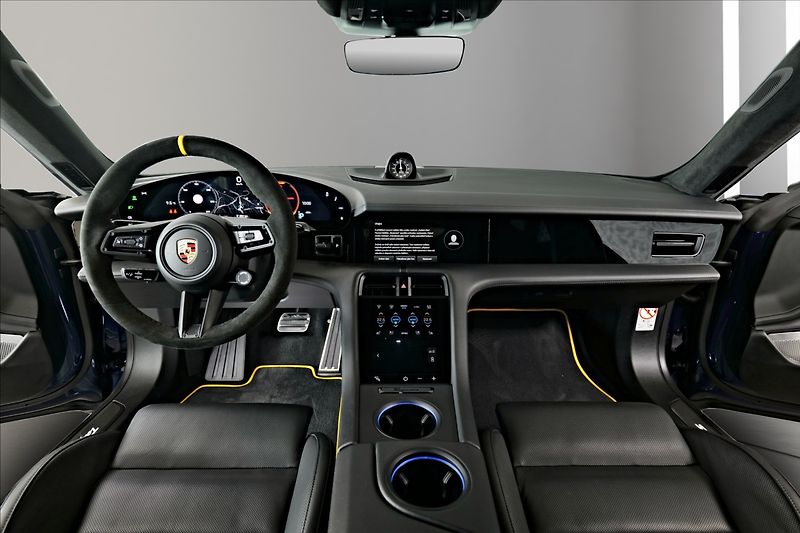Porsche Taycan TURBO S / REZERVACE - fotka 13 z 24