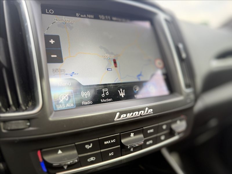 Maserati Levante 3,0 Q4 A/T 202kW - fotka 14 z 31
