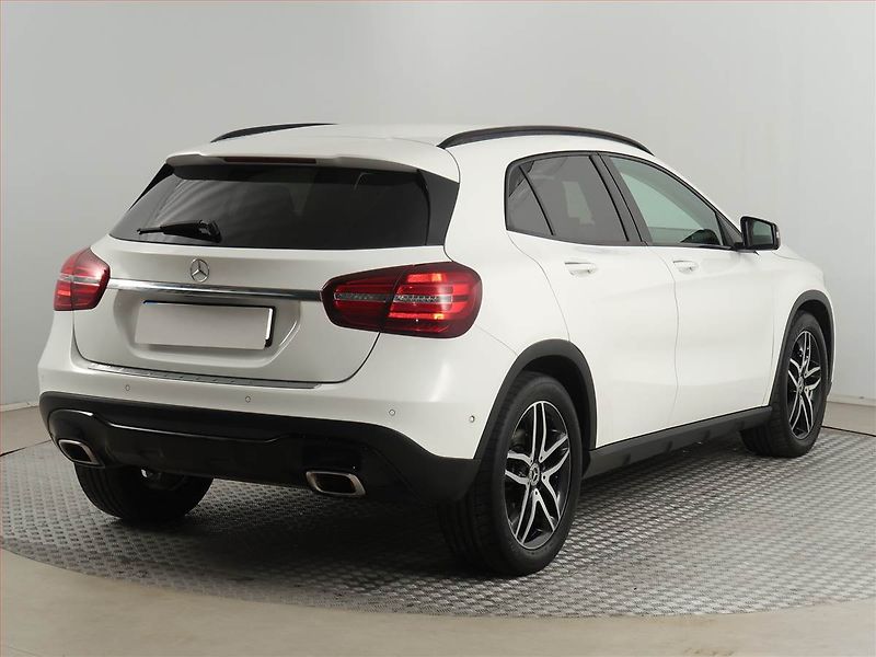 Mercedes-Benz GLA (2018) Urban 220 4MATIC - fotka 5 z 19