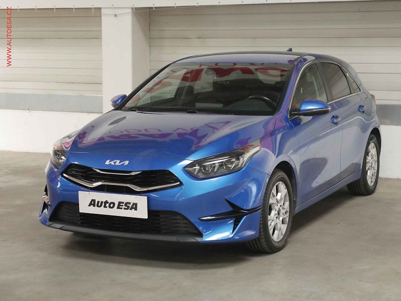 Kia Ceed (2023) 1.5 T- GDi, ČR, AC, kamera - fotka 3 z 21