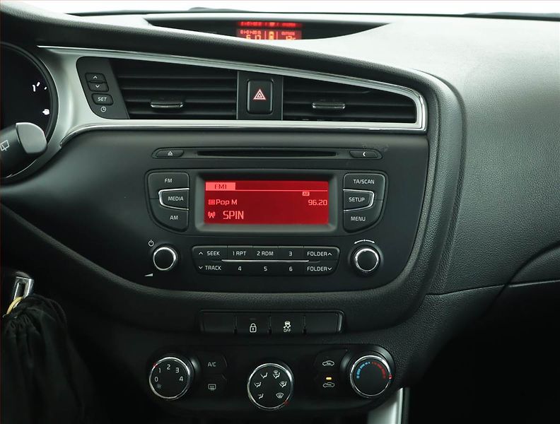 Kia Ceed (2018) 1.4 CVVT - fotka 12 z 14