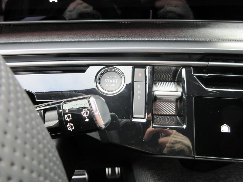 Peugeot 5008 GT Elektromotor 157 kW / 210 k - fotka 24 z 27